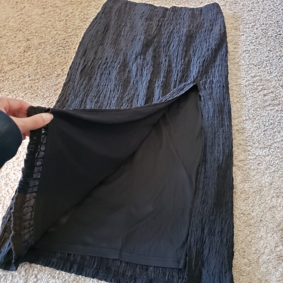 Lulus Black Midi Skirt - Picture 4 of 7